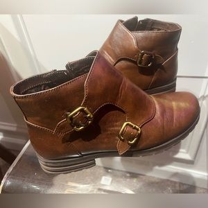 Brown leather double buckle bootie by Naturalizer Women’s size 10